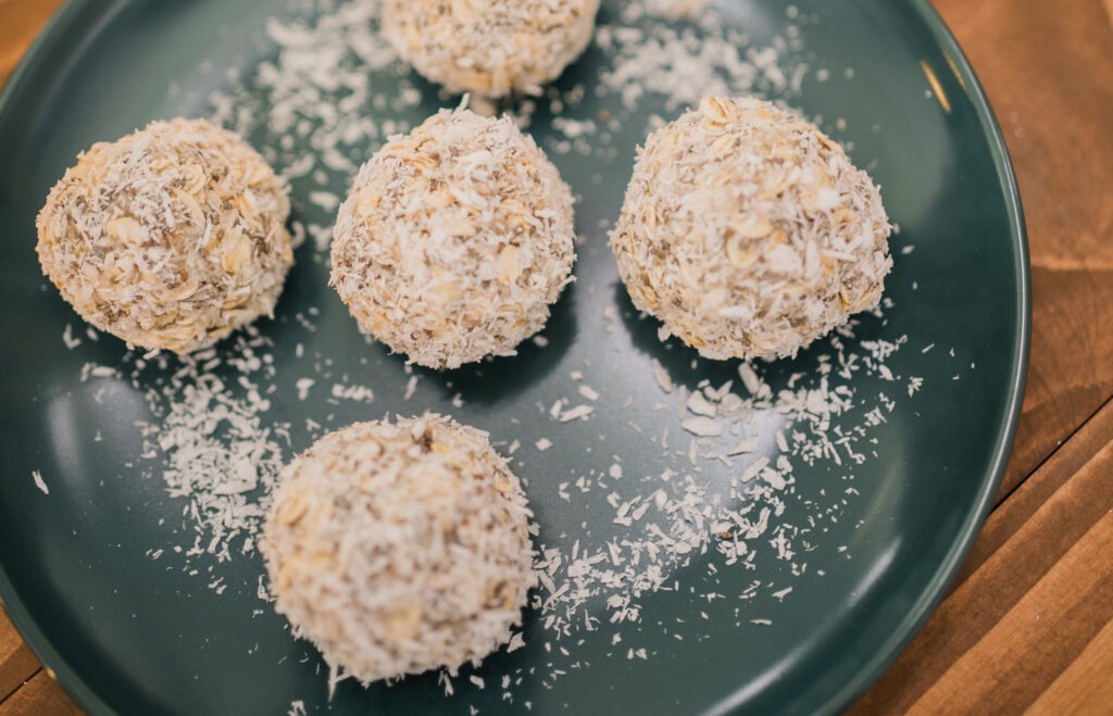 5-minute Chia Snowballs Snack